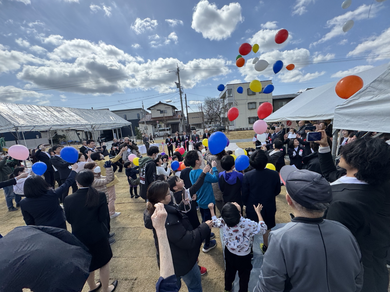 泉野おあしす広場及び泉野第2児童公園　開会式　風船