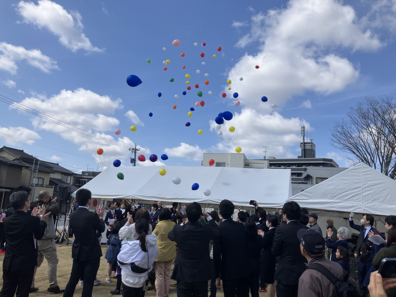 泉野おあしす広場及び泉野第2児童公園　開会式　風船