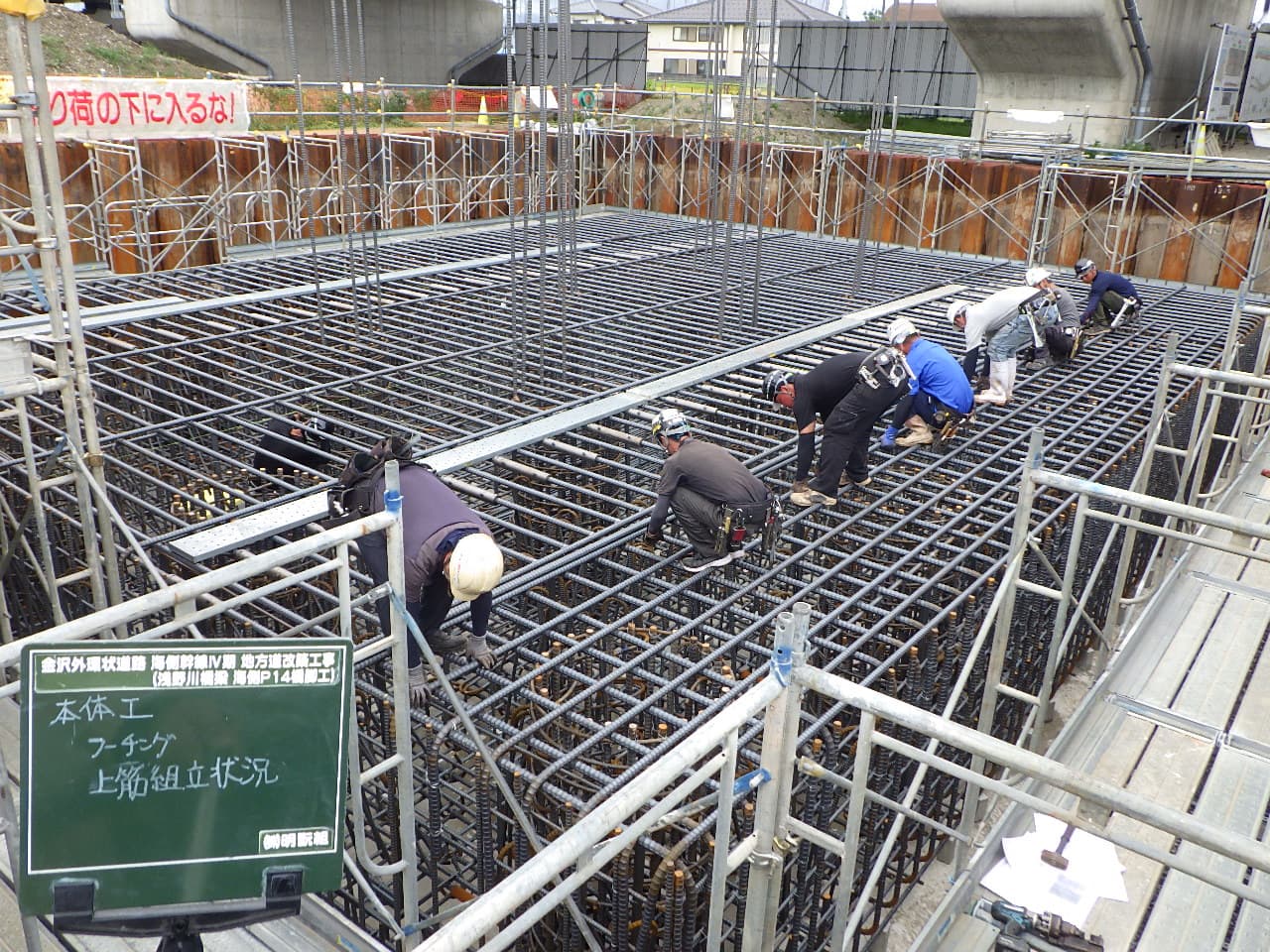 金沢外環状道路　海側幹線Ⅳ期　地方道改築工事改築工事（浅野川橋梁　海側Ｐ１４橋脚工）