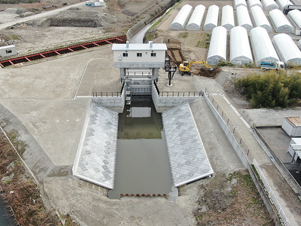 二級河川安原川 広域河川改修工事(荒川水門取付護岸工)